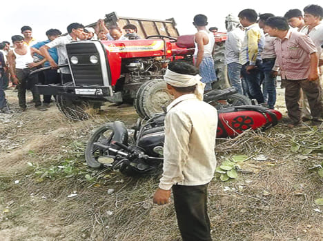 Tractor reverses in race, two killed, 21 wounded in farrukhabad