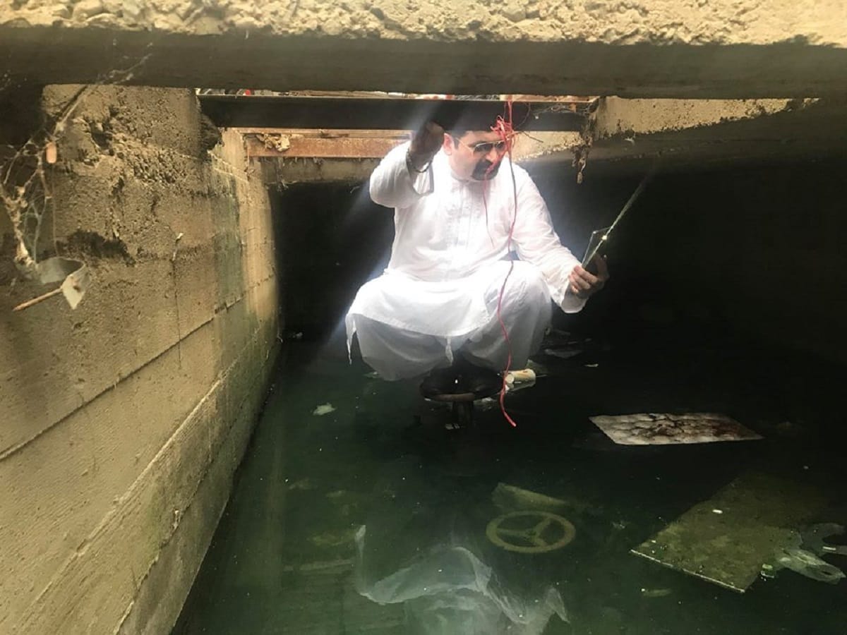 pakistan election 2018 ayaz memon candidate reached the garbage pile and then returned to the gate