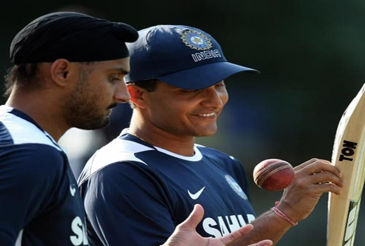 When Harbhajan singh makes fun of team india captain Sourav Ganguly