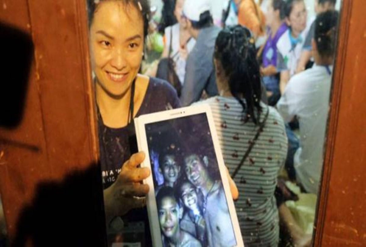 12 boys football team coach found alive in thailand cave after several days