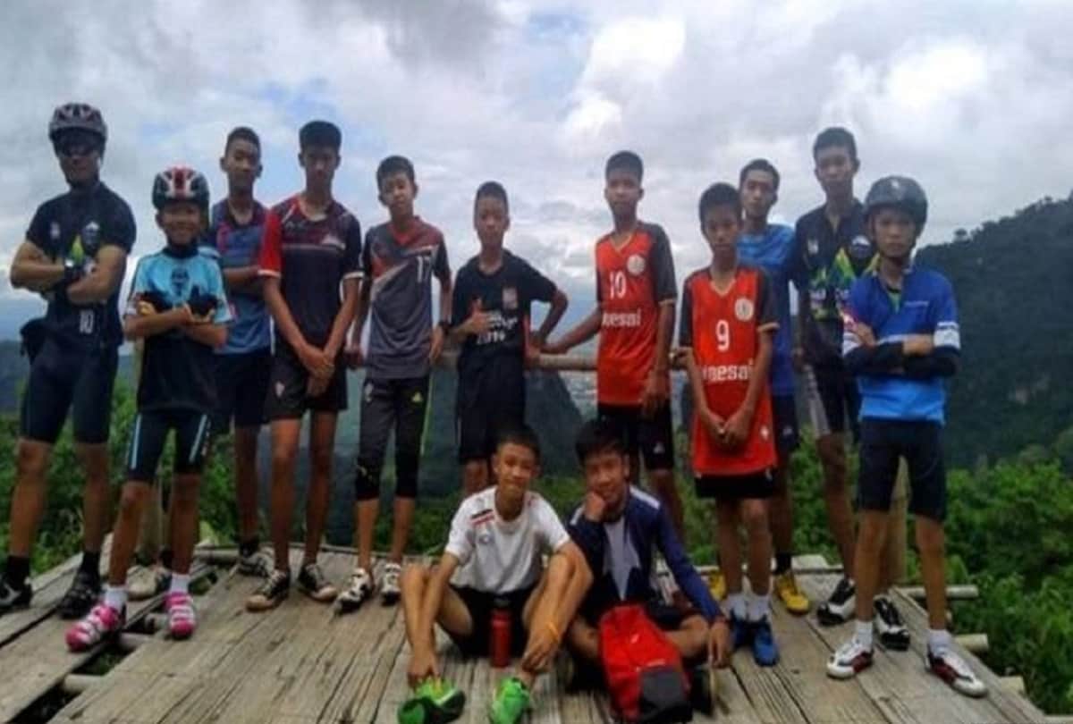 Twelve children trapped in mysterious cave at thailand 
