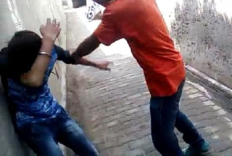 UP: beating of a boy, case registered, video viral