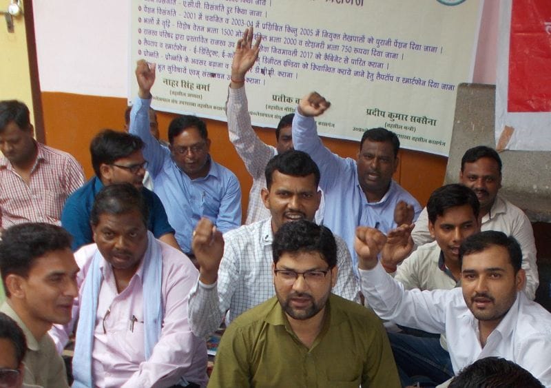लेखपालों की हड़ताल से लटके चार हजार प्रमाणपत्र