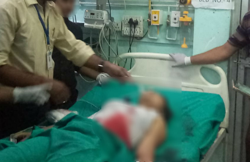 young man stabbed girl in mathura