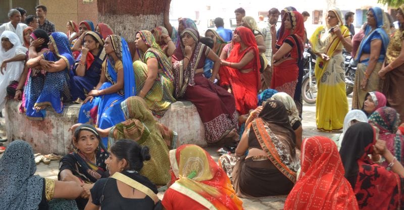 मैक्स चालक की धारदार हथियार के हमले से  हत्या