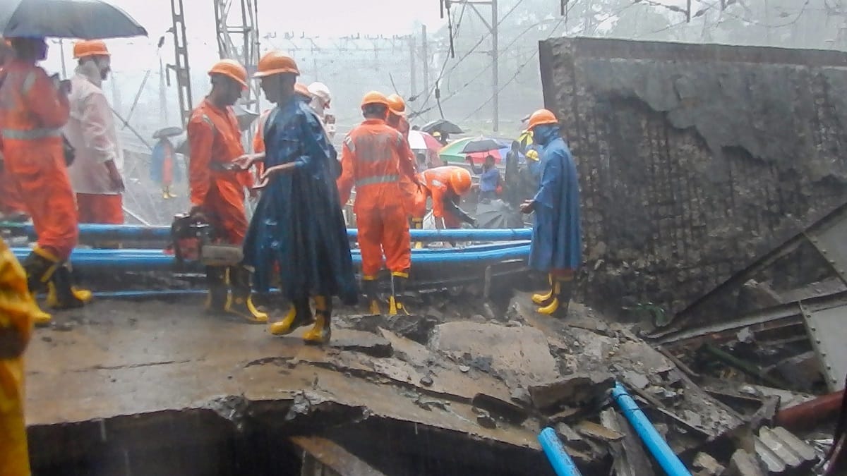 Heavy rains in Mumbai, over bridge collapses