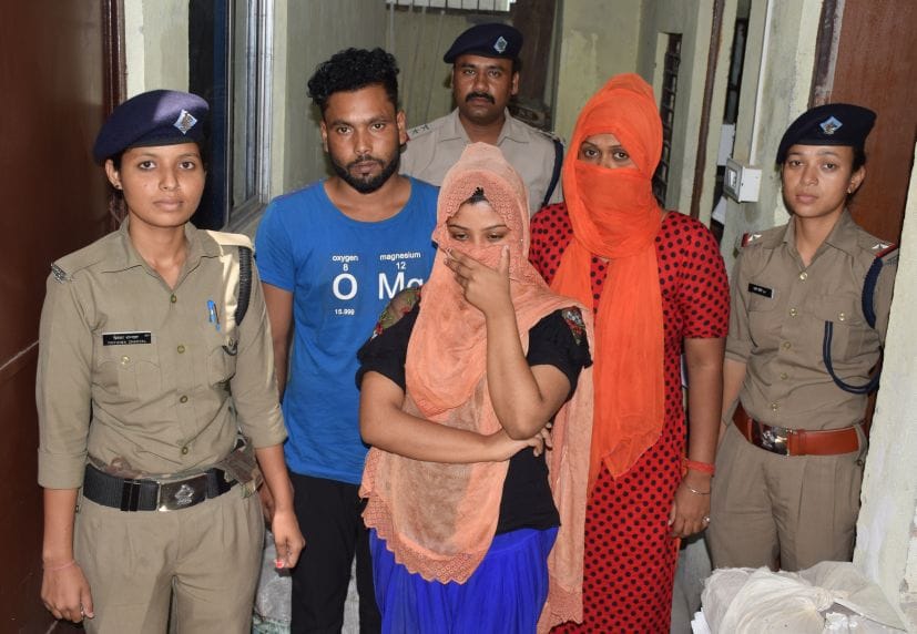 foreign maiden Arrested  with two human smugglers