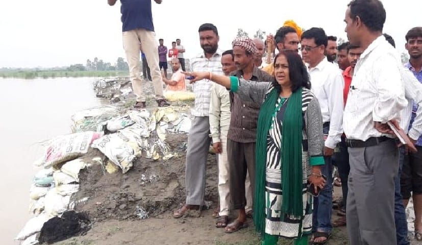 पहाड़ों पर हुई बारिश के साथ बढ़ने लगा शारदा का जल स्तर
