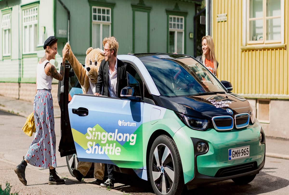Free rides offer in electric taxi in exchange for a Song