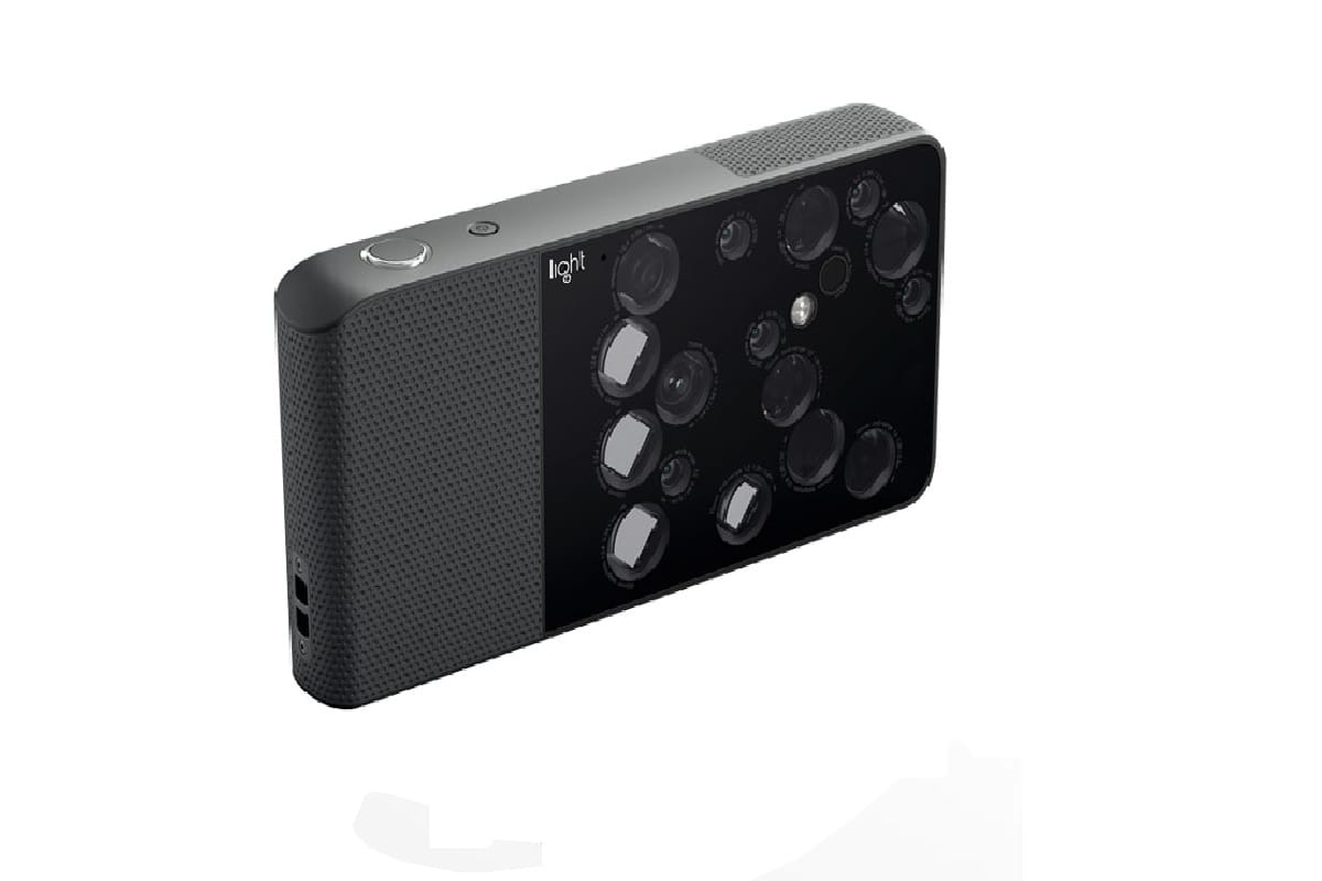Light is working on a smartphone with a 9 camera lens