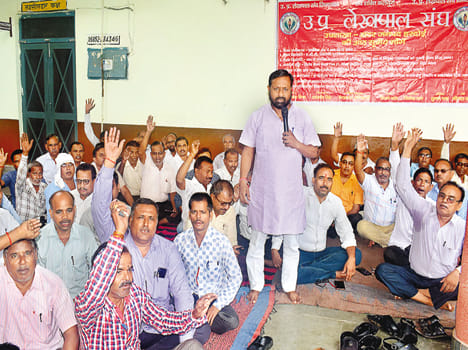 lekhpal strike due to sallery