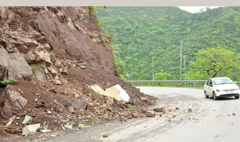 सड़कें बनी तालाब, घरों-दुकानों तक पहुंचा पानी