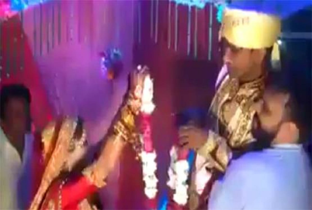 Bride slap her jija on wedding stage during jaimala video being viral on internet  