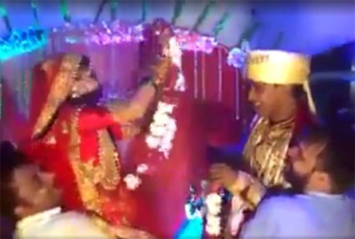 Bride slap her jija on wedding stage during jaimala video being viral on internet  