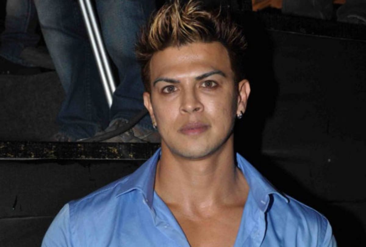Case has been registered against actor Sahil Khan and three others after manoj patil tried to commit suicide