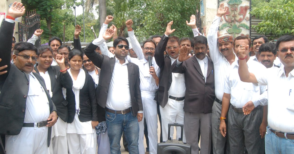 दूसरे दिन भी कचहरी में प्रवेश नहीं कर सकी पुलिस