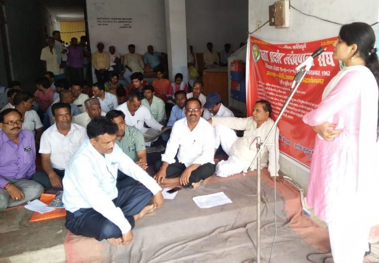दूसरे दिन भी धरने पर रहे लेखपाल