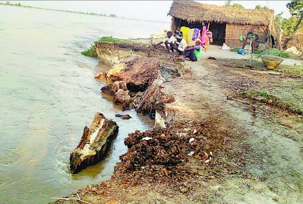 water level raises in ghaghra and sarayu river creates panic   for people in awadh.