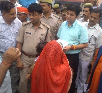 साहब! जमीन पर दबंगों ने कर लिया कब्जा
