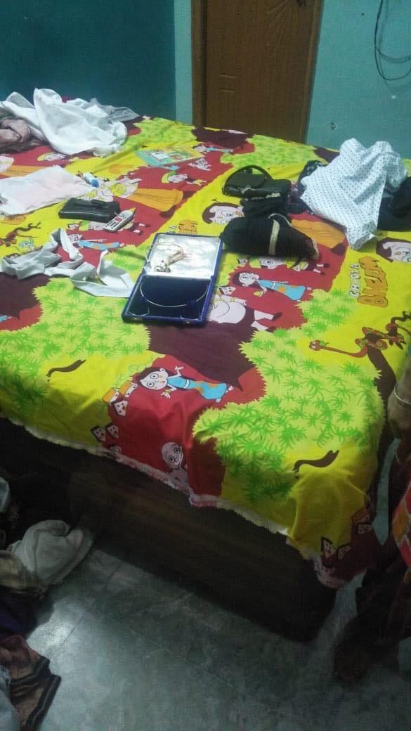 loot in home which in near police kotwali