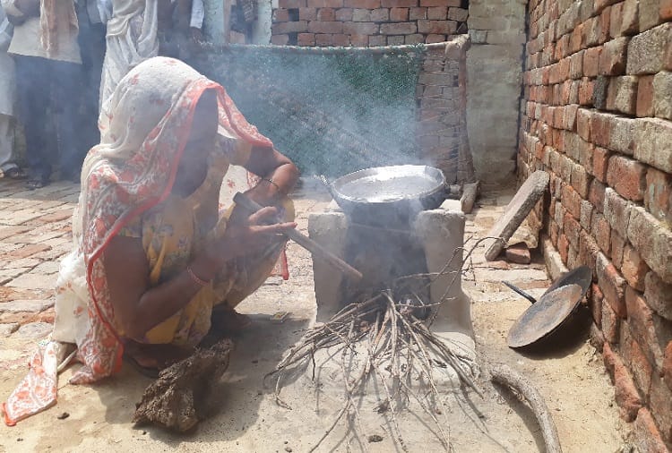 village of UP addopted by MP unmask Ujjwala Yojana, see photos