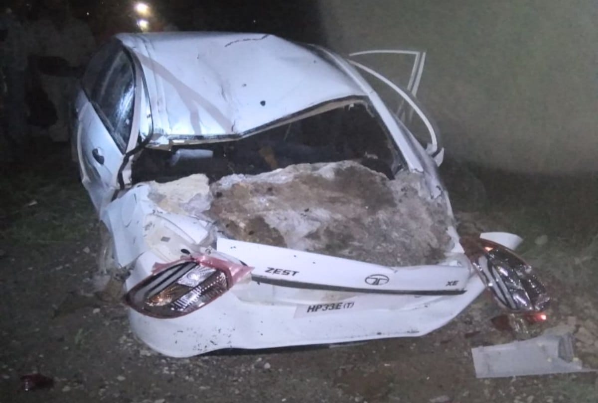 Rock Falls on car man killed in Mandi Himachal Pradesh