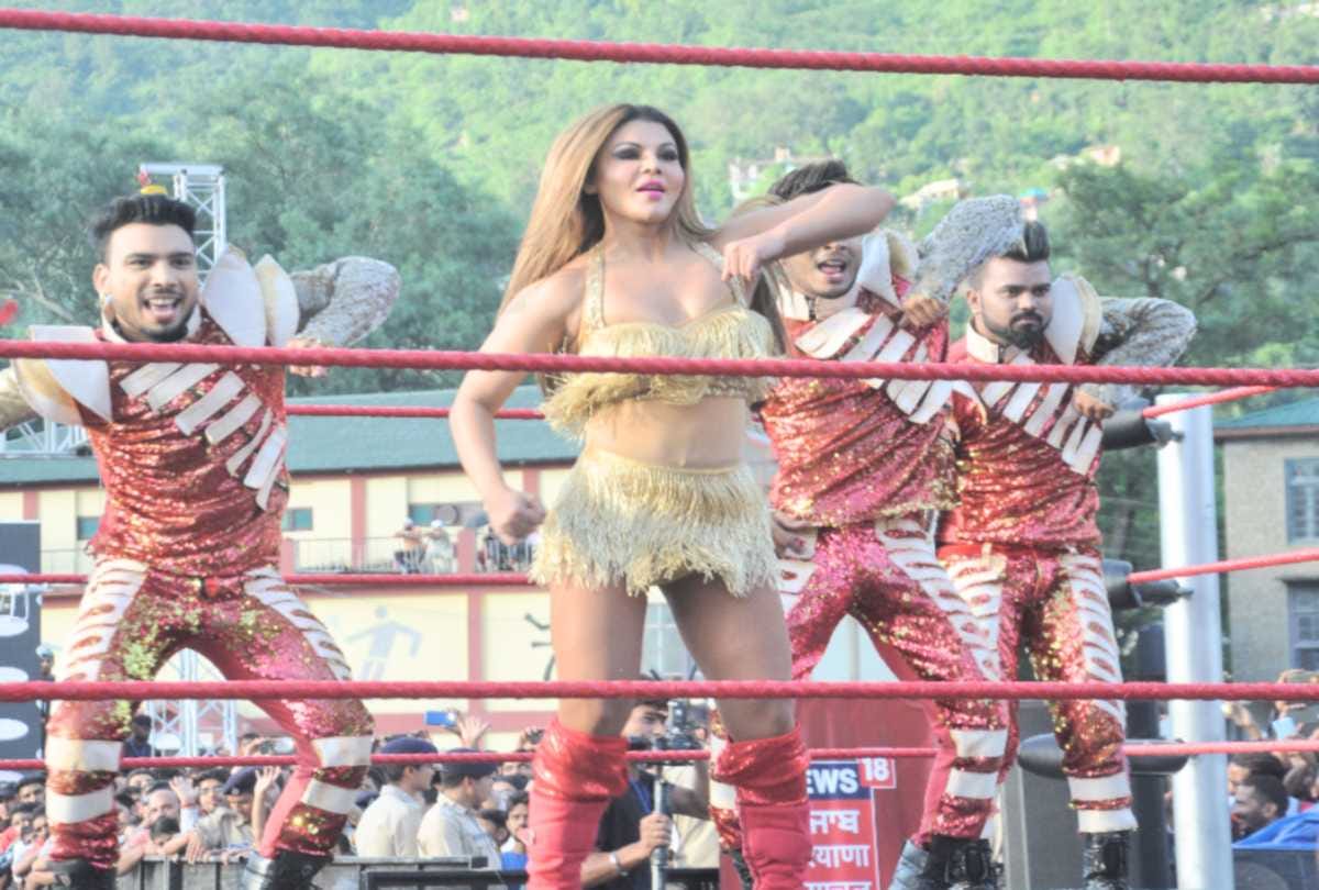 rakhi sawant and sapna chaudhary gave Tremendous performance in great khali show wrestling
