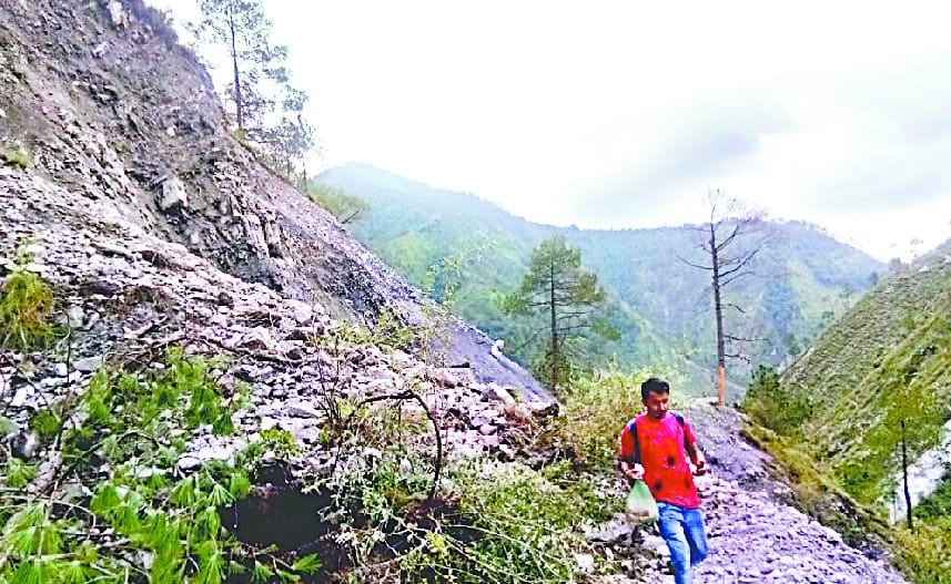 sharan-baghar road fully covered by debris