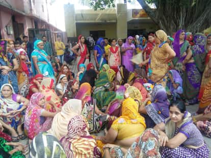 राेते बिलख्ाते परिजन