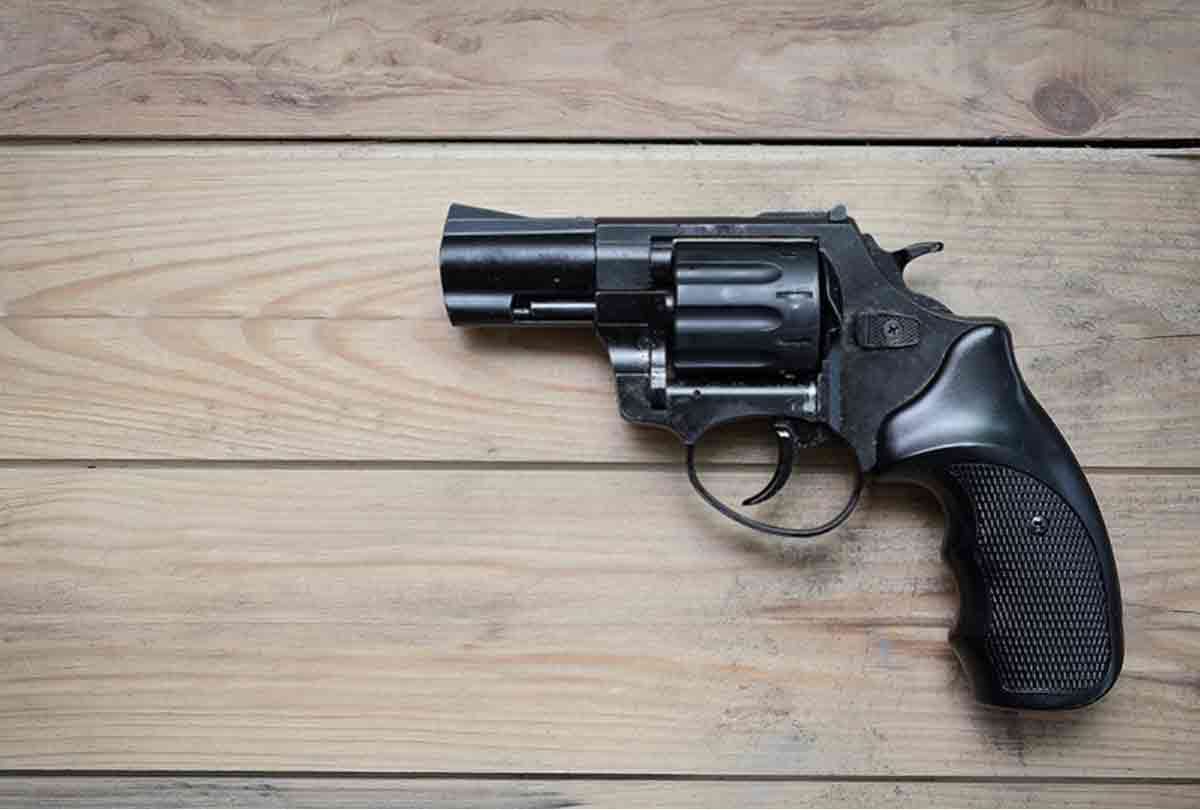boyfriend shot himself in front of his girlfriend and wrote a facebook post