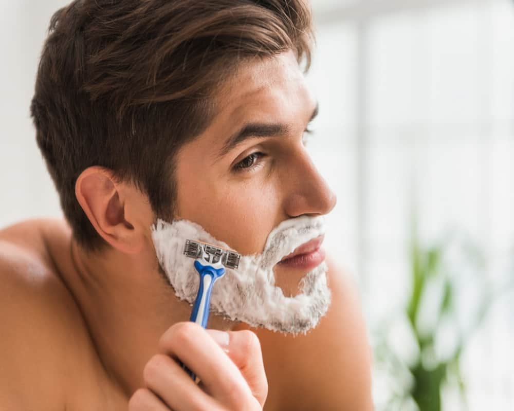 Mistakes Men Make While Shaving