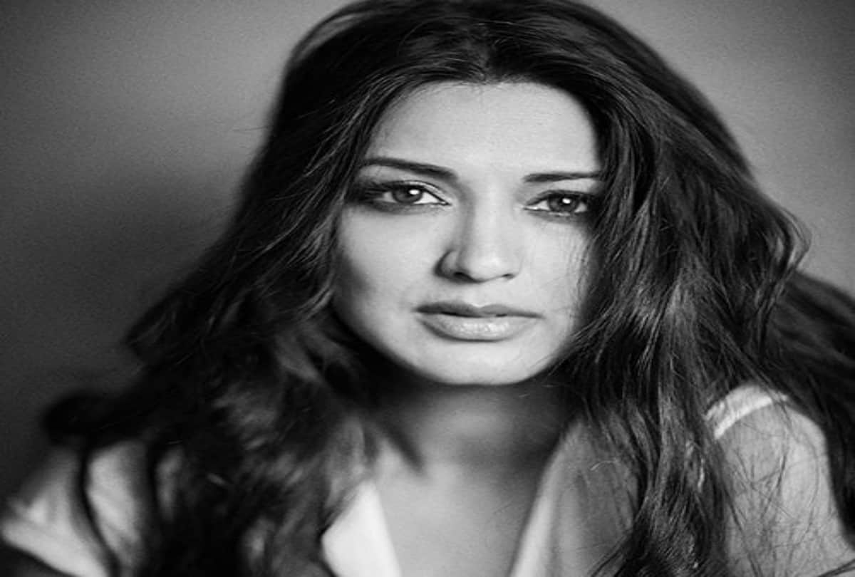 Bollywood actress sonali bendre diagnosed with high grade cancer know its symptoms