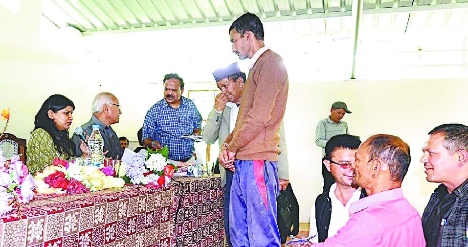 JE's salary put on hault, officials scolded by DM