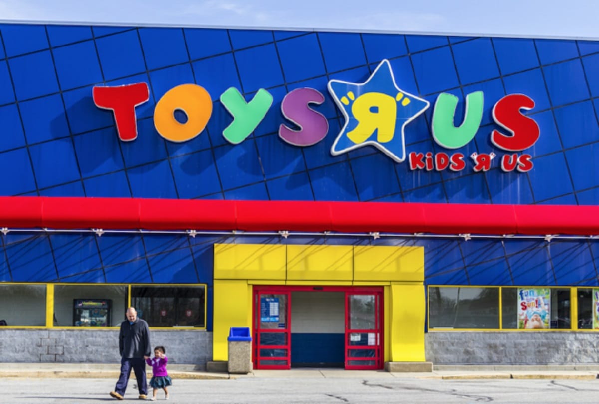 Anonymous person buys one million worth toys for poor children in America 