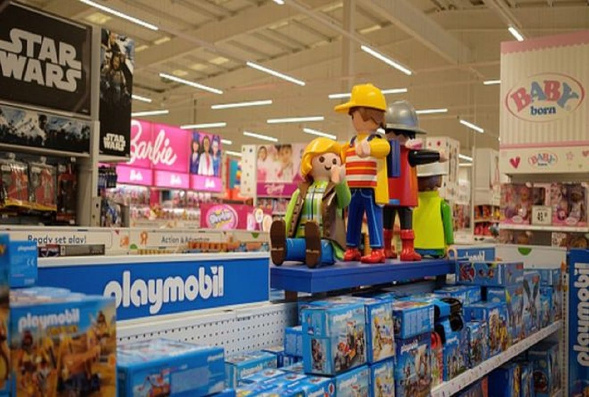 Anonymous person buys one million worth toys for poor children in America 