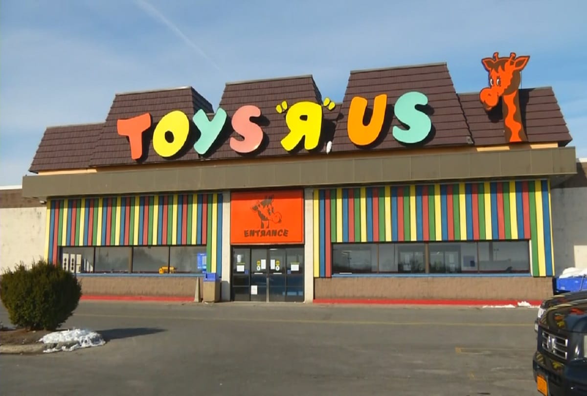 Anonymous person buys one million worth toys for poor children in America 