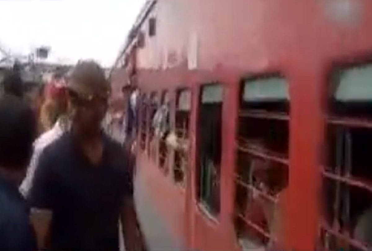 Video viral of A woman who escaped after falling on railway track