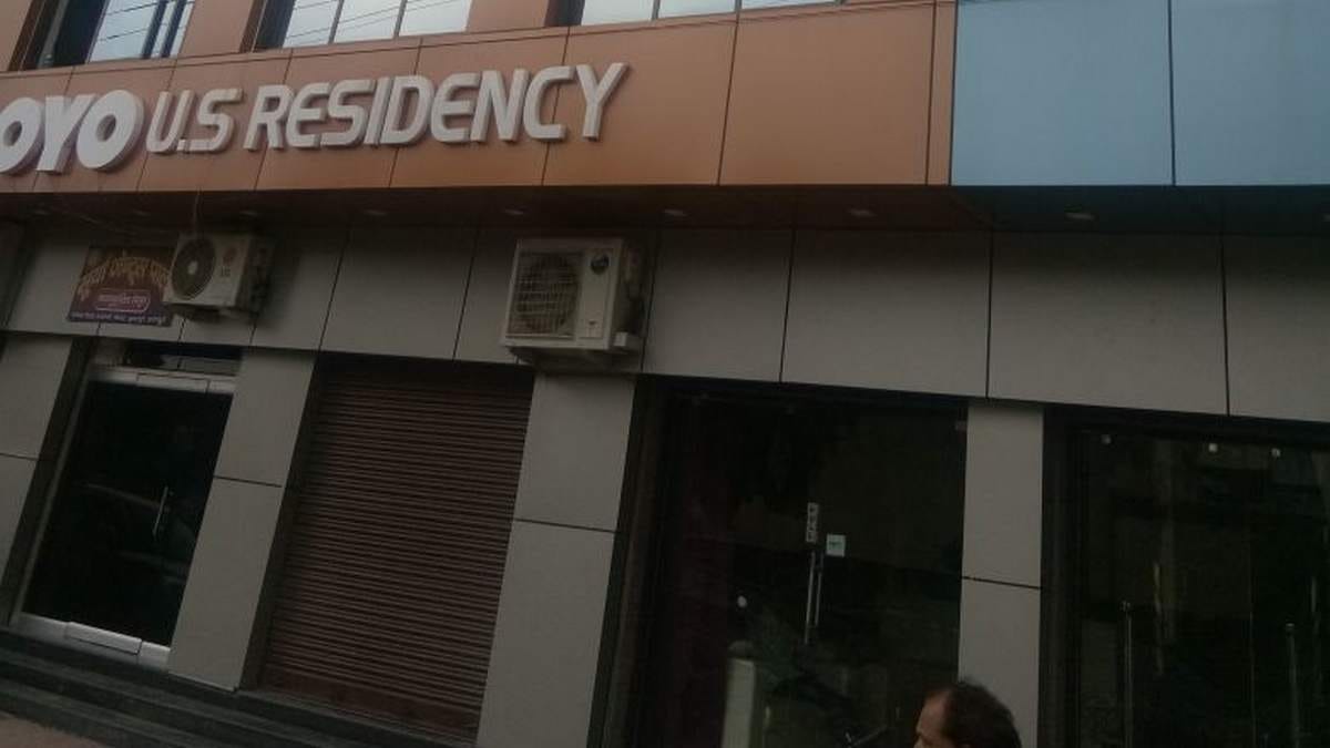 Girl death due to fell from third floor of hotel in varanasi
