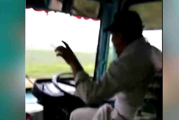 Bus Driver Dancing on Hariyanvi Songs During Driving in Haryana, Video Viral