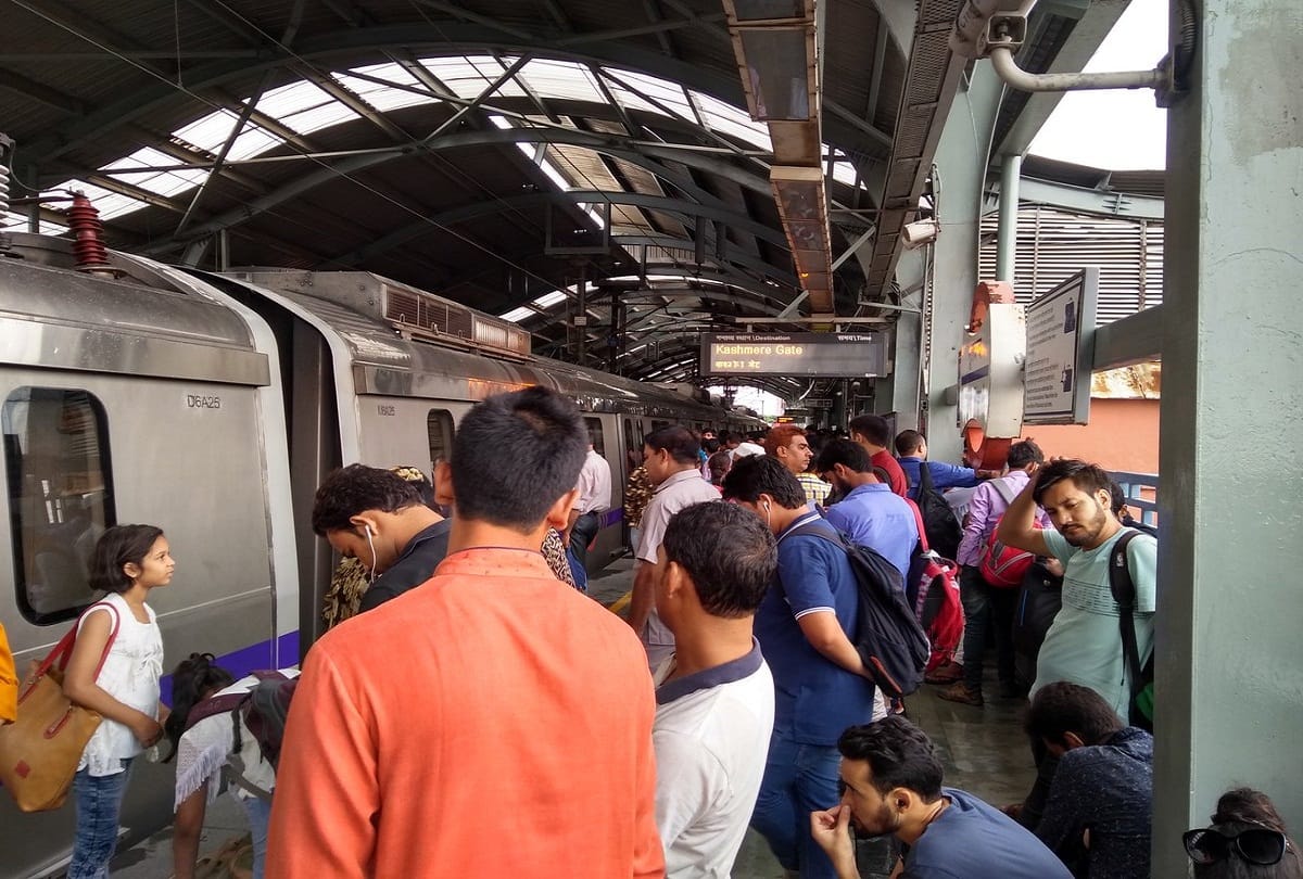 मेट्रो किराये पर आप ने भाजपा को घेरा