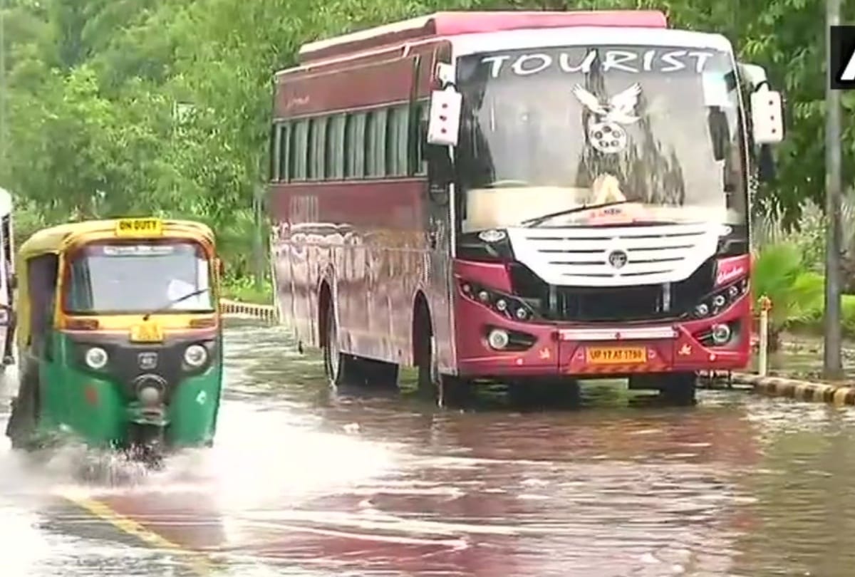 weather changes in delhi ncr strong wind blows and darkness at day time
