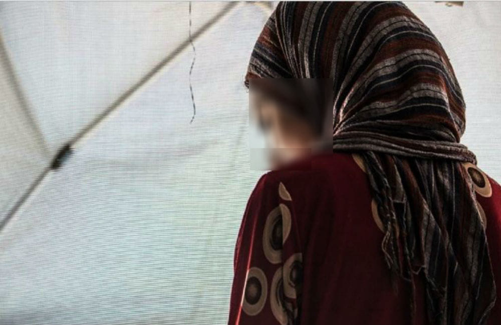 girlfriend create ruckus in police station for married lover