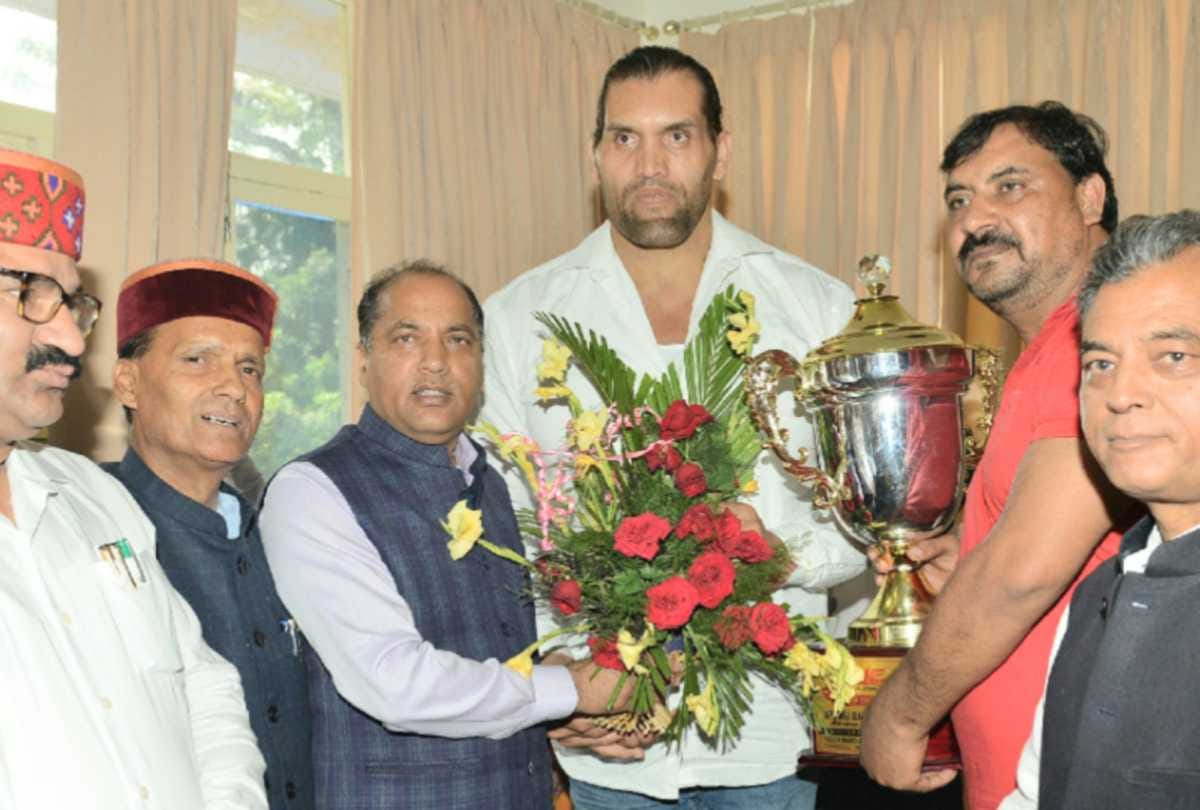 cm jairam thakur thanked the great khali for fabulous wrestling show
