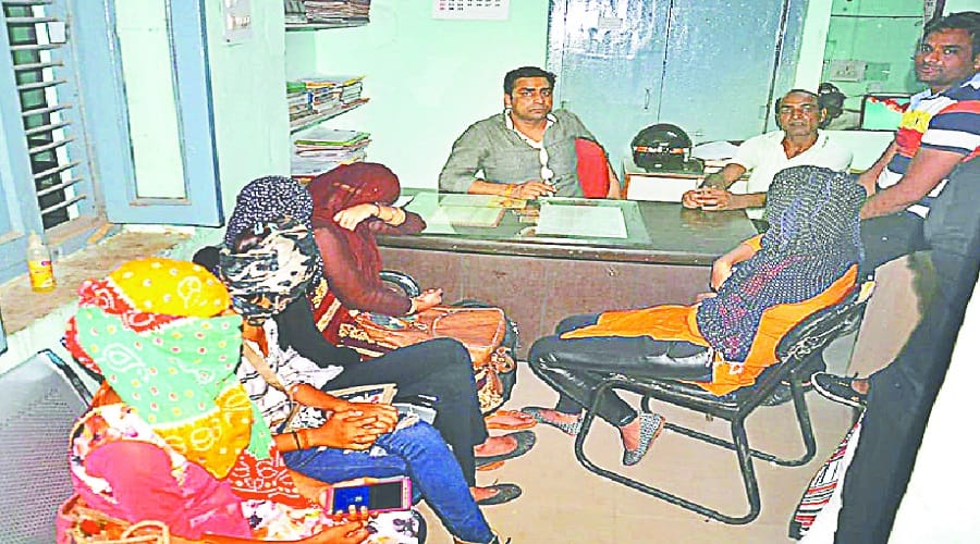 UP: Meerut police unearthed two fake companies, arrested 8 girls