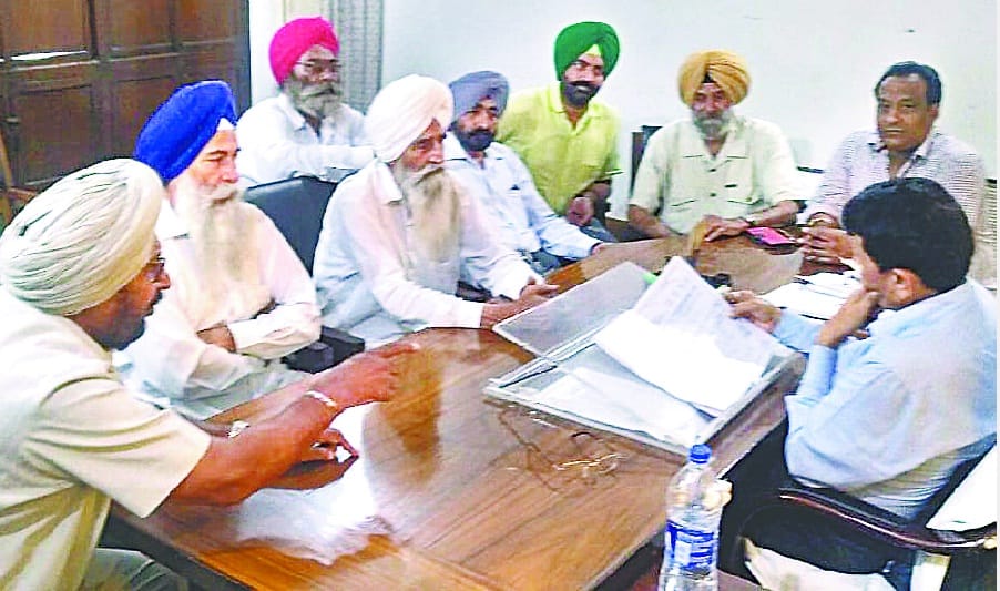 farmer and GM meeting