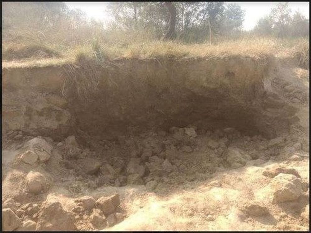 kasganj two laborers died while digging foundation 