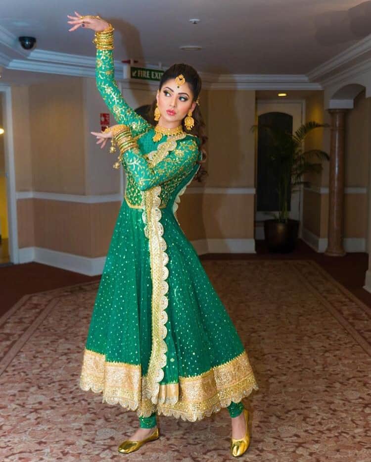 urvashi rautela change her look and looking awesome