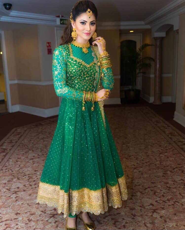 urvashi rautela change her look and looking awesome