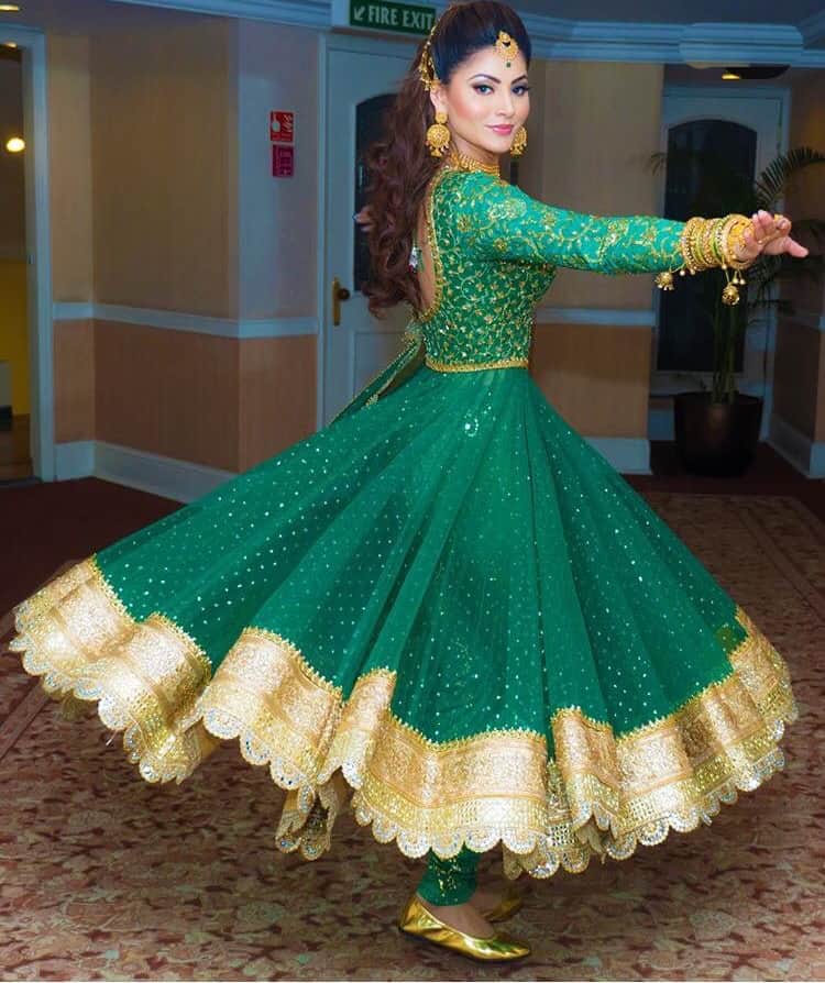 urvashi rautela change her look and looking awesome