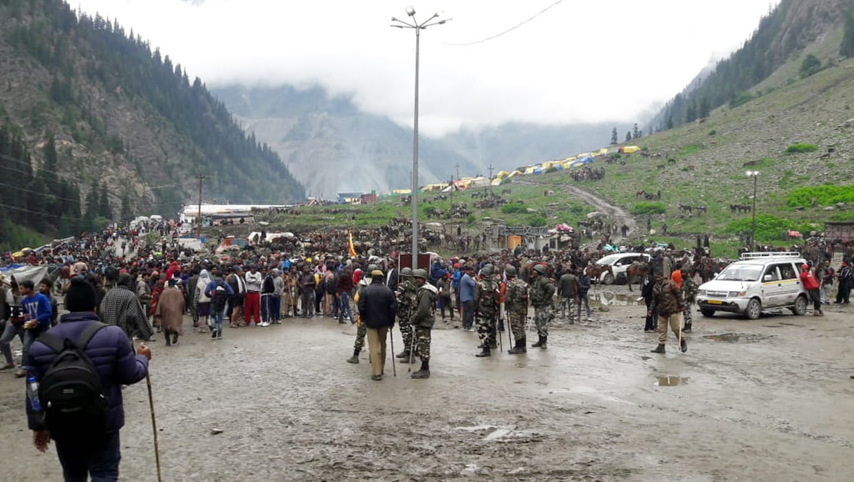 Team of 15 Kosi pilgrims stuck in Pahalgaon